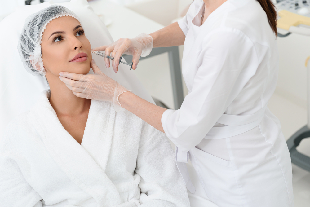 Is It Better to Go to a Plastic Surgeon or a Med Spa for Fillers Near Alabama?
